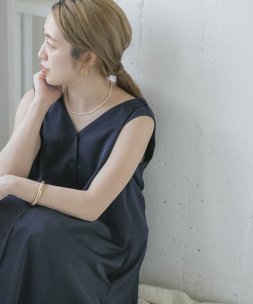 ITEMS URBANRESEARCH（アイテムズ アーバンリサーチ）の「Vネックマキシワンピース（ワンピース・レディース・グレー/グレー系その他/ネイビー・FREE）」の21枚目の写真