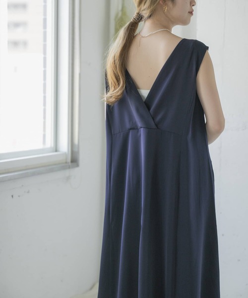 ITEMS URBANRESEARCH（アイテムズ アーバンリサーチ）の「Vネックマキシワンピース（ワンピース・レディース・グレー/グレー系その他/ネイビー・FREE）」の15枚目の写真