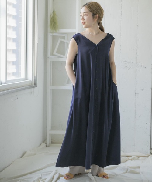 ITEMS URBANRESEARCH（アイテムズ アーバンリサーチ）の「Vネックマキシワンピース（ワンピース・レディース・グレー/グレー系その他/ネイビー・FREE）」の13枚目の写真