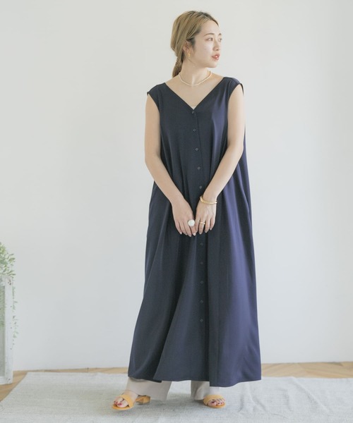 ITEMS URBANRESEARCH（アイテムズ アーバンリサーチ）の「Vネックマキシワンピース（ワンピース・レディース・グレー/グレー系その他/ネイビー・FREE）」の11枚目の写真