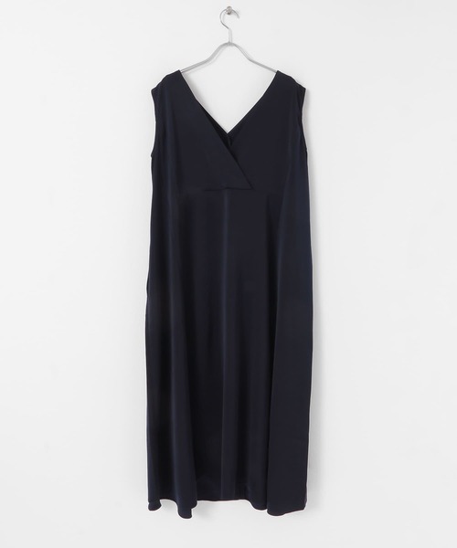 ITEMS URBANRESEARCH（アイテムズ アーバンリサーチ）の「Vネックマキシワンピース（ワンピース・レディース・グレー/グレー系その他/ネイビー・FREE）」の5枚目の写真