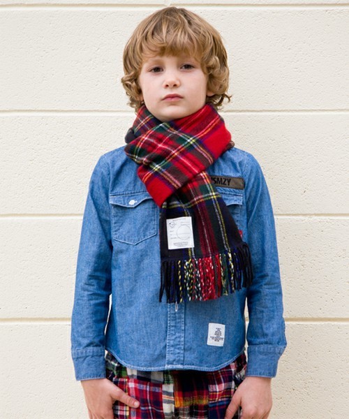 こども ビームス（コドモビームス）の「Smoothy / 2nd リングマフラー（マフラー・キッズ・ブラック/レッド・ONE SIZE）」の3枚目の写真