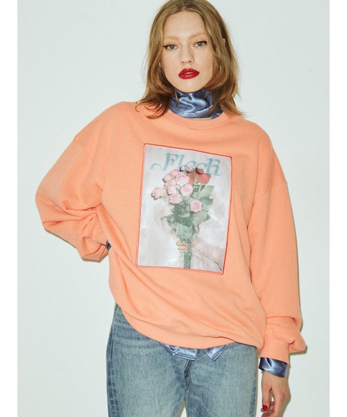 jouetie(ジュエティ)の「フラワーフォト プルオーバー【スウェット/トレーナー】(スウェット・レディース・ブラック/グレー/オレンジ・MEDIUM)」の1枚目の写真