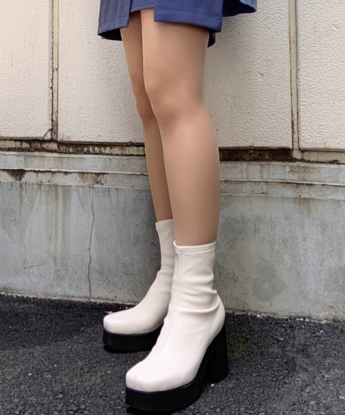 Figments（フィグメンツ）の「ヒールスクエアトゥブーツ（ブーツ・レディース・ブラック/オフホワイト・SMALL/MEDIUM）」の7枚目の写真