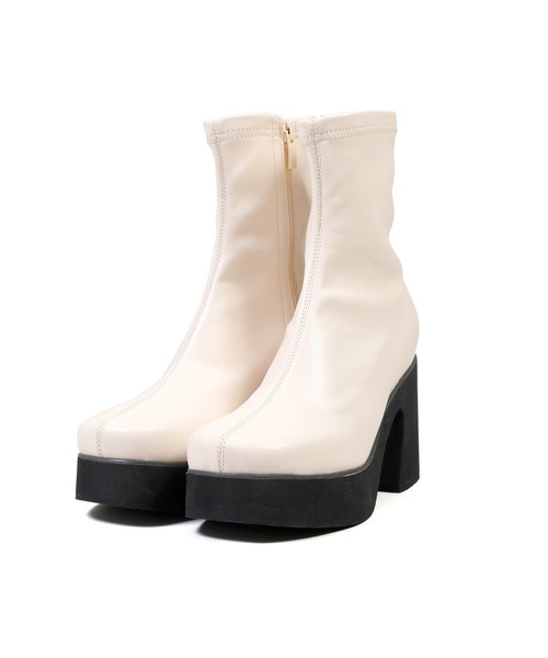 Figments（フィグメンツ）の「ヒールスクエアトゥブーツ（ブーツ・レディース・ブラック/オフホワイト・SMALL/MEDIUM）」の3枚目の写真