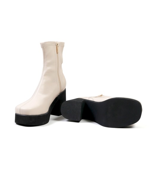 Figments（フィグメンツ）の「ヒールスクエアトゥブーツ（ブーツ・レディース・ブラック/オフホワイト・SMALL/MEDIUM）」の11枚目の写真