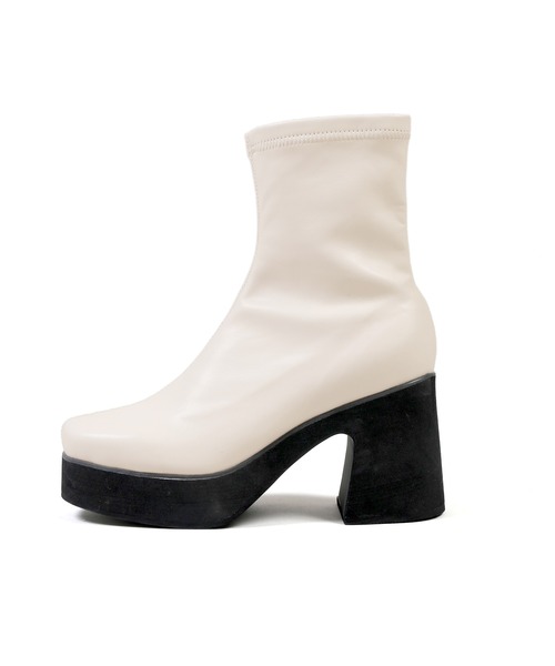 Figments（フィグメンツ）の「ヒールスクエアトゥブーツ（ブーツ・レディース・ブラック/オフホワイト・SMALL/MEDIUM）」の8枚目の写真