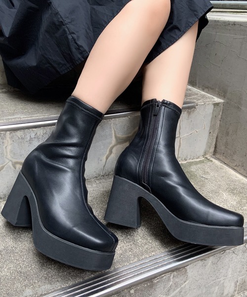 Figments（フィグメンツ）の「ヒールスクエアトゥブーツ（ブーツ・レディース・ブラック/オフホワイト・SMALL/MEDIUM）」の13枚目の写真