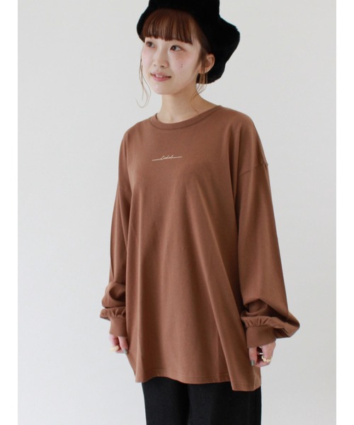 ehka sopo(エヘカソポ)の「ワンポイントロゴロングTシャツ(Tシャツ/カットソー・レディース・オフホワイト/ブルー/モカ/キナリ・フリ-)」の3枚目の写真