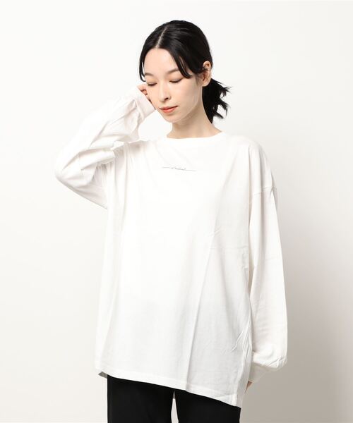 ehka sopo(エヘカソポ)の「ワンポイントロゴロングTシャツ(Tシャツ/カットソー・レディース・オフホワイト/ブルー/モカ/キナリ・フリ-)」の7枚目の写真