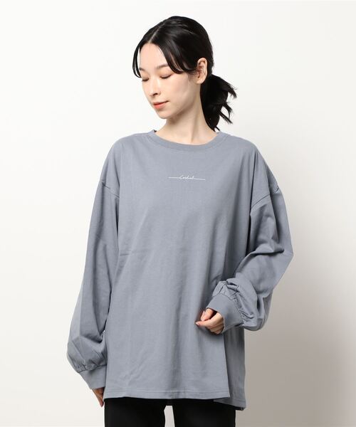 ehka sopo(エヘカソポ)の「ワンポイントロゴロングTシャツ(Tシャツ/カットソー・レディース・オフホワイト/ブルー/モカ/キナリ・フリ-)」の8枚目の写真