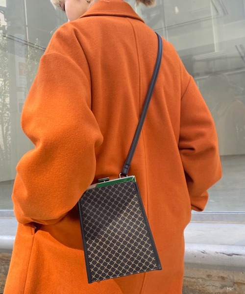 WHO'S WHO gallery（フーズフーギャラリー）の「クラスプショルダー（ショルダーバッグ・レディース・ブラック/ブラウン/サックスブルー/グリーン/レモンイエロー・FREE）」の3枚目の写真