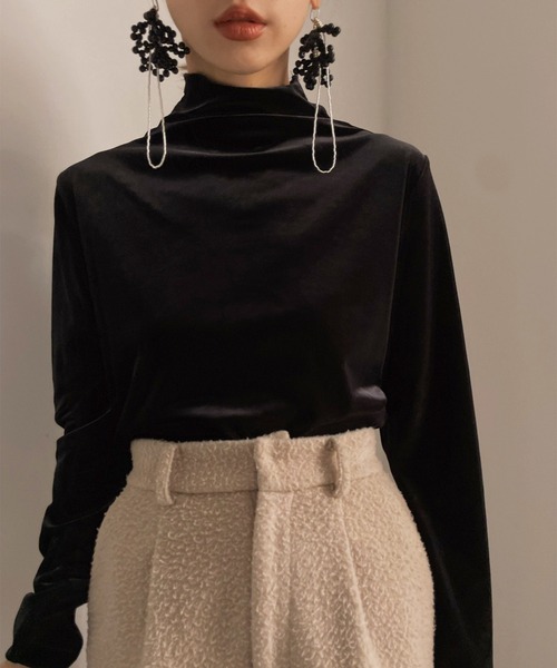 Ameri（アメリ）の「UND 2WAY CHAMBRAY VELOUR TOP（Tシャツ/カットソー・レディース・ブルー/パープル/ブラック・FREE）」の2枚目の写真