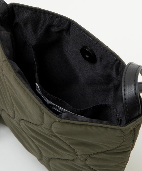 WEGO(ウィゴー)の「WEGO/キルティングミニマルポシェット(ショルダーバッグ・メンズ・カーキ/ブラック系その他・FREE)」の8枚目の写真