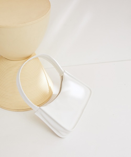 ADAM ET ROPE'(アダムエロペ)の「【一部直営店舗・WEB限定】カラーミニショルダーバッグ(ショルダーバッグ・レディース・ホワイト/ピンク/シルバー/グリーン/イエロー系その他2・FREE)」の2枚目の写真