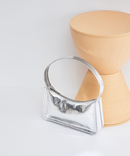 ADAM ET ROPE'(アダムエロペ)の「【一部直営店舗・WEB限定】カラーミニショルダーバッグ(ショルダーバッグ・レディース・ホワイト/ピンク/シルバー/グリーン/イエロー系その他2・FREE)」の5枚目の写真