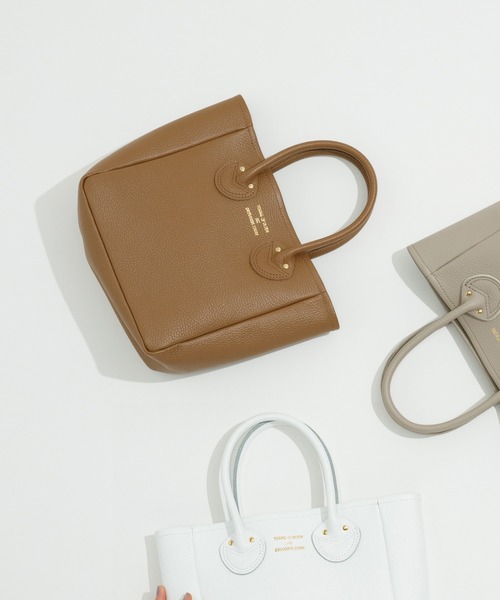 YOUNG&OLSEN The DRYGOODS STORE(ヤングアンドオルセン)の「【YOUNG&OLSEN】別注 EMBOSSED LEATHER TOTE S(トートバッグ・レディース・ホワイト/ダークブラウン/ブラウン・FREE)」の2枚目の写真
