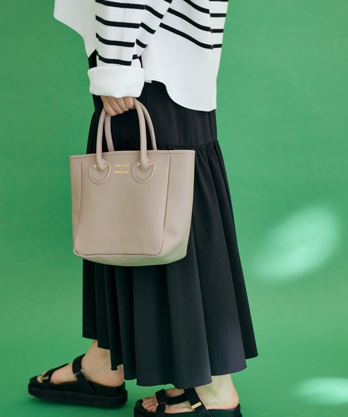 YOUNG&OLSEN The DRYGOODS STORE(ヤングアンドオルセン)の「【YOUNG&OLSEN】別注 EMBOSSED LEATHER TOTE S(トートバッグ・レディース・ホワイト/ダークブラウン/ブラウン・FREE)」の11枚目の写真