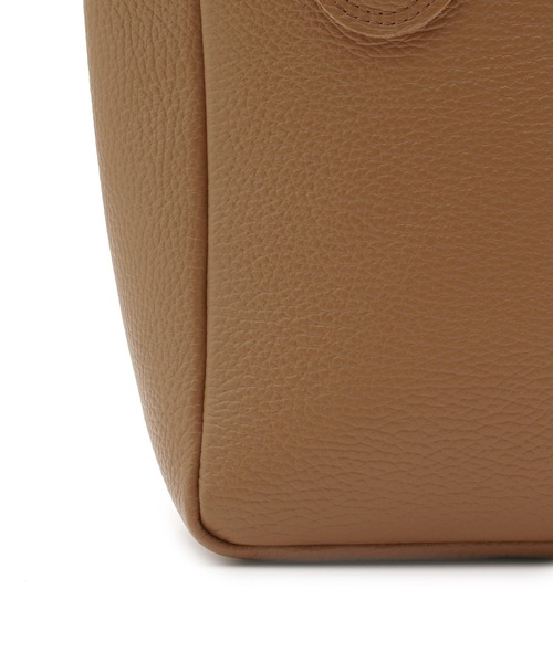 YOUNG&OLSEN The DRYGOODS STORE(ヤングアンドオルセン)の「【YOUNG&OLSEN】別注 EMBOSSED LEATHER TOTE S(トートバッグ・レディース・ホワイト/ダークブラウン/ブラウン・FREE)」の12枚目の写真