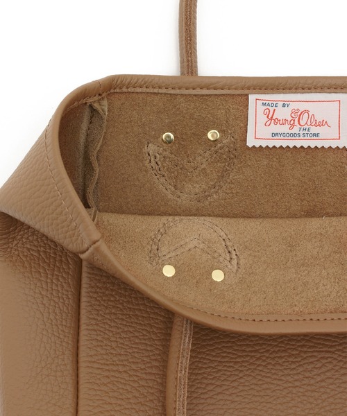 YOUNG&OLSEN The DRYGOODS STORE(ヤングアンドオルセン)の「【YOUNG&OLSEN】別注 EMBOSSED LEATHER TOTE S(トートバッグ・レディース・ホワイト/ダークブラウン/ブラウン・FREE)」の16枚目の写真