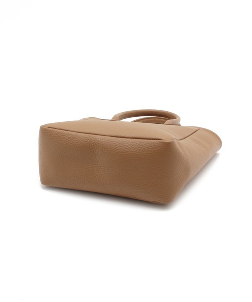 YOUNG&OLSEN The DRYGOODS STORE(ヤングアンドオルセン)の「【YOUNG&OLSEN】別注 EMBOSSED LEATHER TOTE S(トートバッグ・レディース・ホワイト/ダークブラウン/ブラウン・FREE)」の14枚目の写真