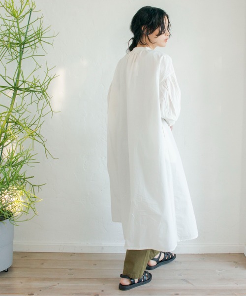 ANGIE(アンジー)の「コットン刺繍ロングワンピース(シャツワンピース・レディース・オフホワイト/ブルー/スミクロ・FREE)」の11枚目の写真