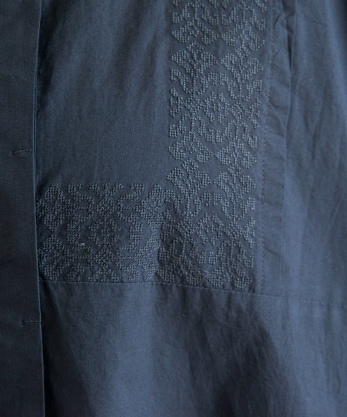 ANGIE(アンジー)の「コットン刺繍ロングワンピース(シャツワンピース・レディース・オフホワイト/ブルー/スミクロ・FREE)」の6枚目の写真