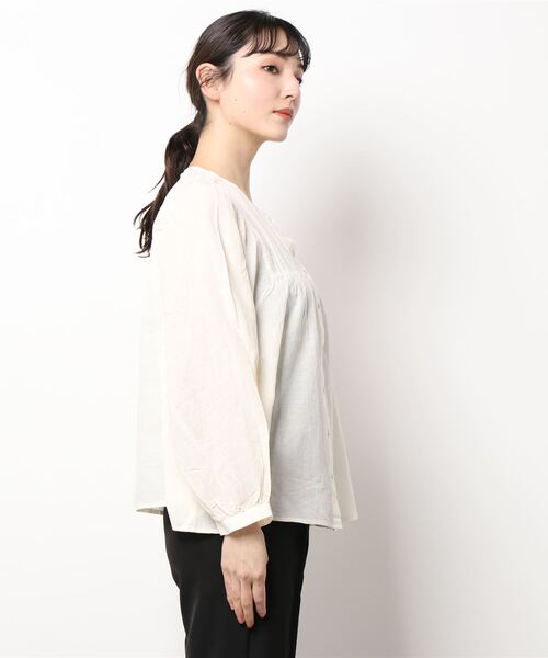 Samansa Mos2（サマンサ モスモス）の「コットンカポック切替ピンタックブラウス（シャツ/ブラウス・レディース・ベージュ/チャコール/キナリ・ﾌﾘ-）」の4枚目の写真