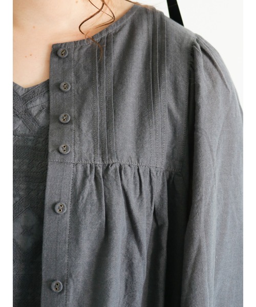 Samansa Mos2（サマンサ モスモス）の「コットンカポック切替ピンタックブラウス（シャツ/ブラウス・レディース・ベージュ/チャコール/キナリ・ﾌﾘ-）」の14枚目の写真