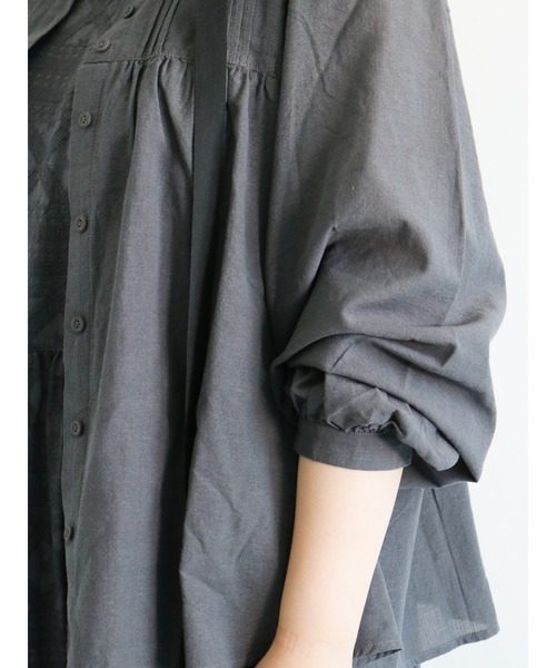 Samansa Mos2（サマンサ モスモス）の「コットンカポック切替ピンタックブラウス（シャツ/ブラウス・レディース・ベージュ/チャコール/キナリ・ﾌﾘ-）」の15枚目の写真