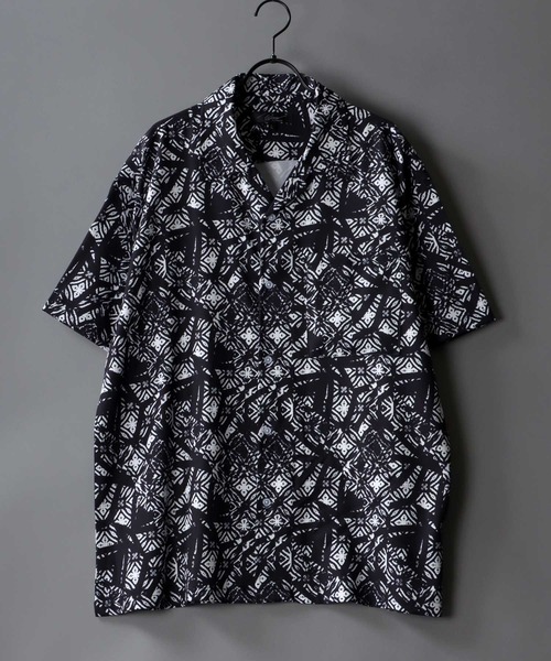 SITRY(シトリー)の「Oversize Drop shoulder Patterned shirt/オーバーサイズ ドロップショルダー 総柄 半袖シャツ(シャツ/ブラウス・メンズ・ホワイト/ライトグレー/ブラック/ブラウン/オフホワイト/サックスブルー/ピンク/イエロー/オレンジ/グリーン/マスタード/ラベンダー/ホワイト系その他/ブラック系その他/ブラック系その他2・M/L)」の7枚目の写真