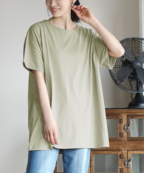 zootie(ズーティー)の「【シンプルさが丁度いいオーバーサイズT】 URBAN PLUS オーバーカットソー(Tシャツ/カットソー・レディース・ライトピンク/ブラック/ライトブルー/チャコール/イエロー系その他/オフホワイト/グレイッシュブルー/ライトカーキ/グレイッシュベージュ/ネイビー/アイボリー/ラベンダー/ライトベージュ/スモークピンク/ブラウン系その他/ダークグリーン/テラコッタ・フリー)」の11枚目の写真
