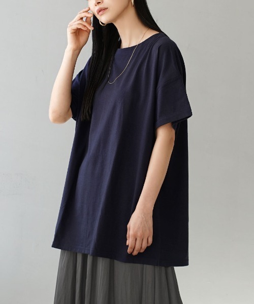 zootie(ズーティー)の「【シンプルさが丁度いいオーバーサイズT】 URBAN PLUS オーバーカットソー(Tシャツ/カットソー・レディース・ライトピンク/ブラック/ライトブルー/チャコール/イエロー系その他/オフホワイト/グレイッシュブルー/ライトカーキ/グレイッシュベージュ/ネイビー/アイボリー/ラベンダー/ライトベージュ/スモークピンク/ブラウン系その他/ダークグリーン/テラコッタ・フリー)」の12枚目の写真