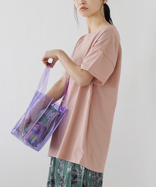 zootie(ズーティー)の「【シンプルさが丁度いいオーバーサイズT】 URBAN PLUS オーバーカットソー(Tシャツ/カットソー・レディース・ライトピンク/ブラック/ライトブルー/チャコール/イエロー系その他/オフホワイト/グレイッシュブルー/ライトカーキ/グレイッシュベージュ/ネイビー/アイボリー/ラベンダー/ライトベージュ/スモークピンク/ブラウン系その他/ダークグリーン/テラコッタ・フリー)」の16枚目の写真