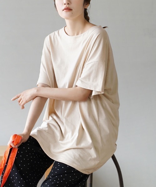 zootie(ズーティー)の「【シンプルさが丁度いいオーバーサイズT】 URBAN PLUS オーバーカットソー(Tシャツ/カットソー・レディース・ライトピンク/ブラック/ライトブルー/チャコール/イエロー系その他/オフホワイト/グレイッシュブルー/ライトカーキ/グレイッシュベージュ/ネイビー/アイボリー/ラベンダー/ライトベージュ/スモークピンク/ブラウン系その他/ダークグリーン/テラコッタ・フリー)」の8枚目の写真