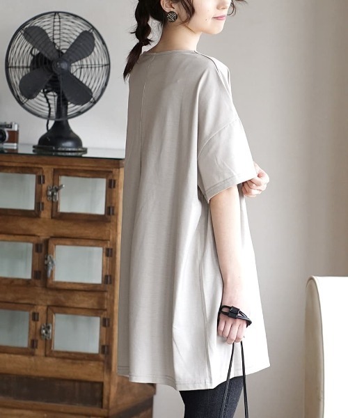 zootie(ズーティー)の「【シンプルさが丁度いいオーバーサイズT】 URBAN PLUS オーバーカットソー(Tシャツ/カットソー・レディース・ライトピンク/ブラック/ライトブルー/チャコール/イエロー系その他/オフホワイト/グレイッシュブルー/ライトカーキ/グレイッシュベージュ/ネイビー/アイボリー/ラベンダー/ライトベージュ/スモークピンク/ブラウン系その他/ダークグリーン/テラコッタ・フリー)」の9枚目の写真
