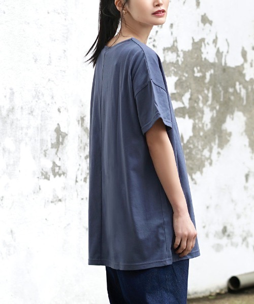zootie(ズーティー)の「【シンプルさが丁度いいオーバーサイズT】 URBAN PLUS オーバーカットソー(Tシャツ/カットソー・レディース・ライトピンク/ブラック/ライトブルー/チャコール/イエロー系その他/オフホワイト/グレイッシュブルー/ライトカーキ/グレイッシュベージュ/ネイビー/アイボリー/ラベンダー/ライトベージュ/スモークピンク/ブラウン系その他/ダークグリーン/テラコッタ・フリー)」の13枚目の写真