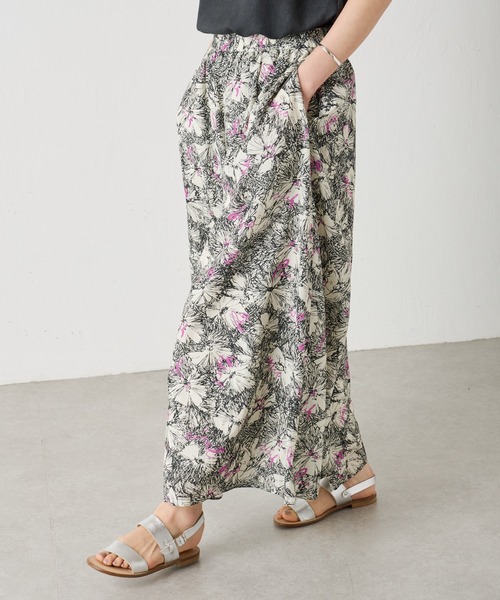 【美品】 ビアズリー フラワープリントパンツ BEARDSLEY（ビアズリー）の「ぽっちゃりな方にも通気性が良くて