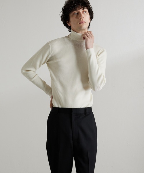 Lui's（ルイス）の「スリムタートルニット（ニット/セーター・メンズ・ホワイト/ブラック/オレンジ/グレー・SMALL/MEDIUM）」の2枚目の写真