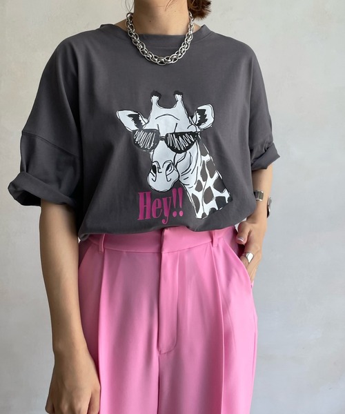 DouDou（ドゥドゥ）の「【A:new/アニュー】【WEB限定】ジラフプリントTEE（Tシャツ/カットソー・レディース・チャコールグレー/ブラウン/アイボリー・FREE）」の2枚目の写真