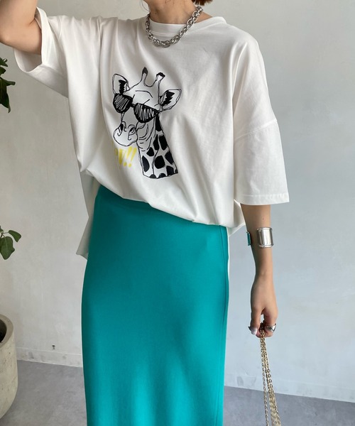 DouDou（ドゥドゥ）の「【A:new/アニュー】【WEB限定】ジラフプリントTEE（Tシャツ/カットソー・レディース・チャコールグレー/ブラウン/アイボリー・FREE）」の4枚目の写真