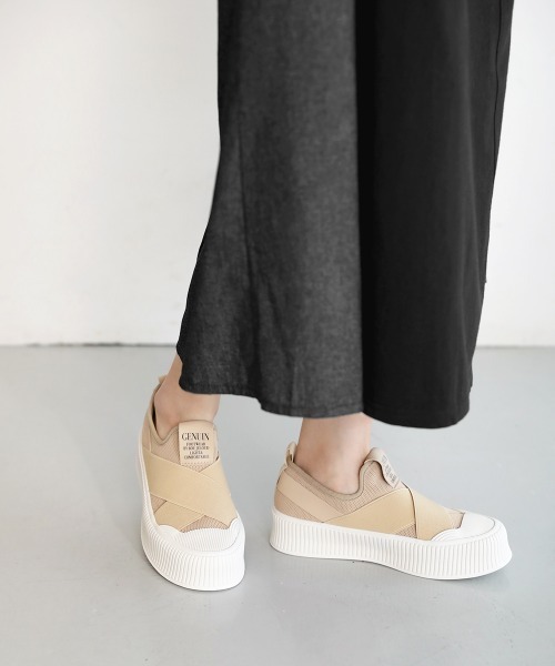 Bou Jeloud（ブージュルード）の「クロスバンド厚底スニーカー（その他シューズ・レディース・ブラック/ベージュ・23.5/24/24.5）」の4枚目の写真