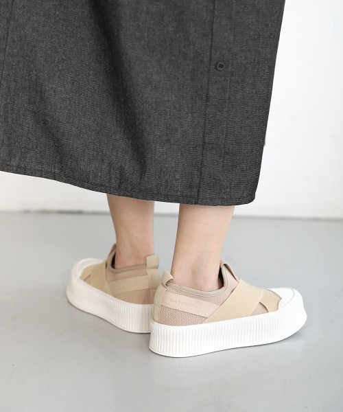 Bou Jeloud（ブージュルード）の「クロスバンド厚底スニーカー（その他シューズ・レディース・ブラック/ベージュ・23.5/24/24.5）」の6枚目の写真