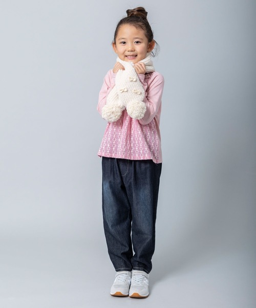 KP DECO（ケーピーデコ）の「リボンとポンポンのマシュマロ糸風ニットマフラー(S～M)（マフラー・キッズ・ピンク/オフホワイト・SMALL/MEDIUM）」の5枚目の写真