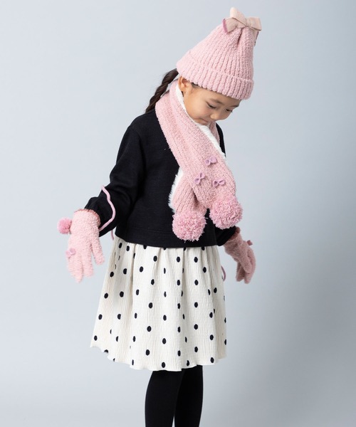 KP DECO（ケーピーデコ）の「リボンとポンポンのマシュマロ糸風ニットマフラー(S～M)（マフラー・キッズ・ピンク/オフホワイト・SMALL/MEDIUM）」の7枚目の写真