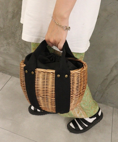 DONOBAN（ドノバン）の「バケット型柳バッグ（かごバッグ・レディース・アイボリー/ブラック・ONESIZE）」の5枚目の写真