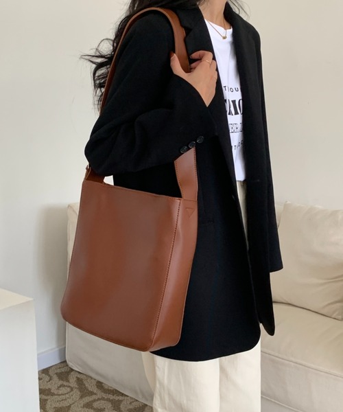 ECLIN（エクラン）の「フェイクレザー ワイドベルト ショルダーバッグ（ ポーチ付）（ショルダーバッグ・レディース・ブラック/ブラウン・FREE）」の5枚目の写真