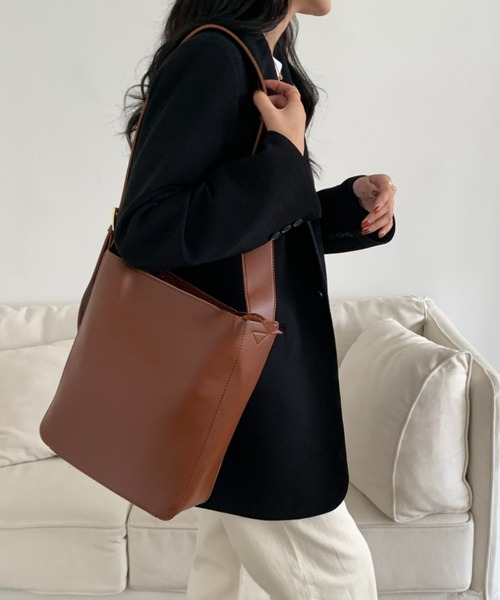 ECLIN（エクラン）の「フェイクレザー ワイドベルト ショルダーバッグ（ ポーチ付）（ショルダーバッグ・レディース・ブラック/ブラウン・FREE）」の9枚目の写真