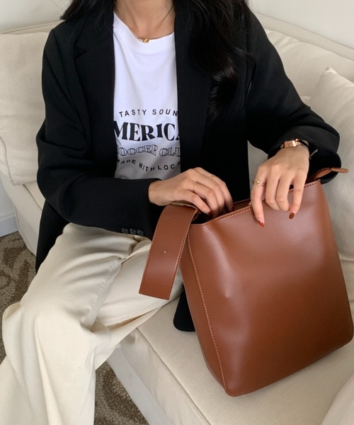 ECLIN（エクラン）の「フェイクレザー ワイドベルト ショルダーバッグ（ ポーチ付）（ショルダーバッグ・レディース・ブラック/ブラウン・FREE）」の10枚目の写真