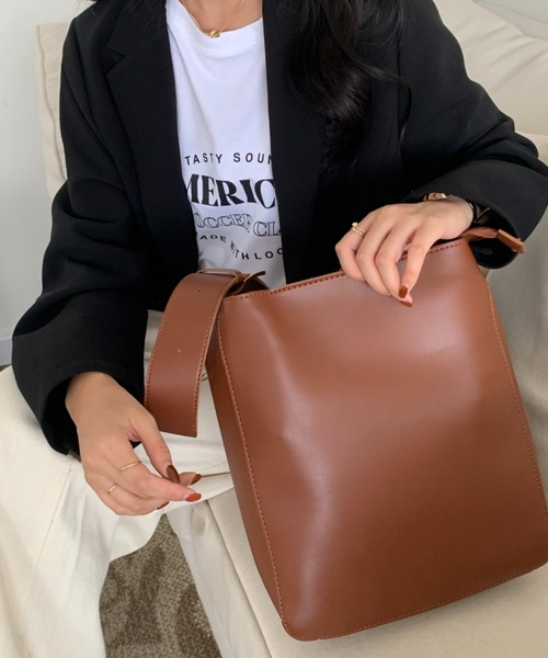 ECLIN（エクラン）の「フェイクレザー ワイドベルト ショルダーバッグ（ ポーチ付）（ショルダーバッグ・レディース・ブラック/ブラウン・FREE）」の11枚目の写真